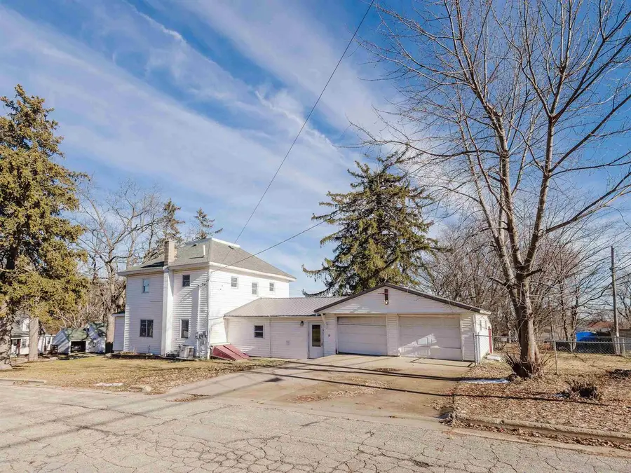 417 W Division Street, Dodgeville, WI 53533 - Image #2