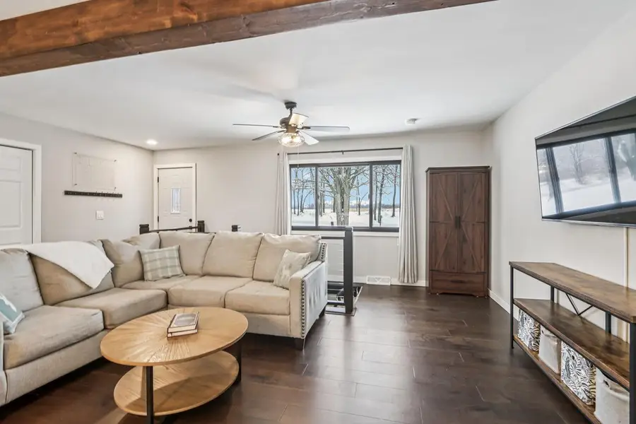 402 Schwantz Road, Pardeeville, WI 53954 - Image #2