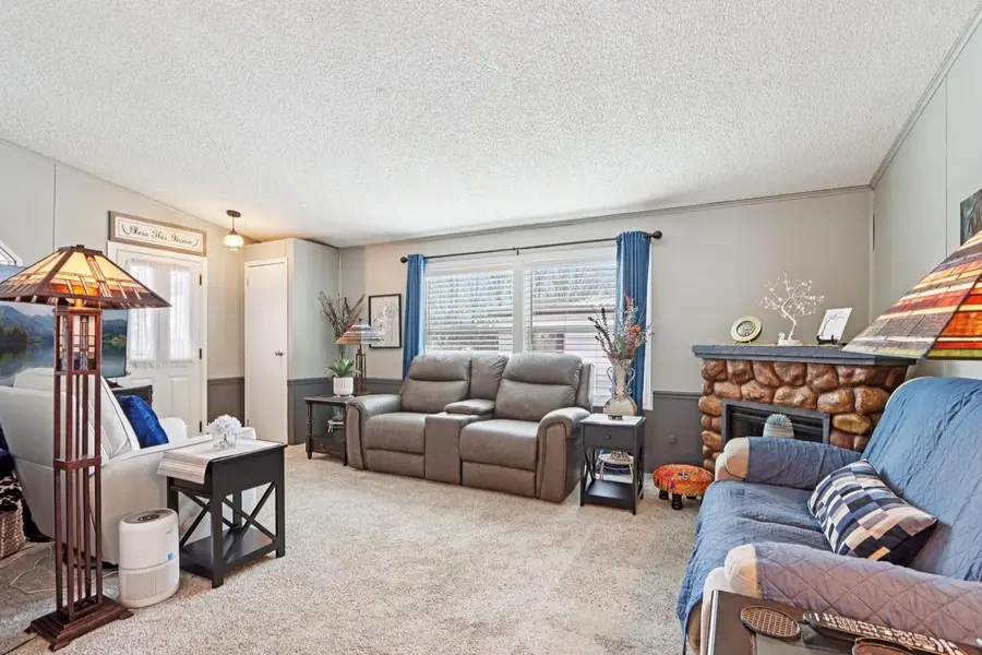 412 Oak Lodge Road, Waterford, WI 53185 - Image #3