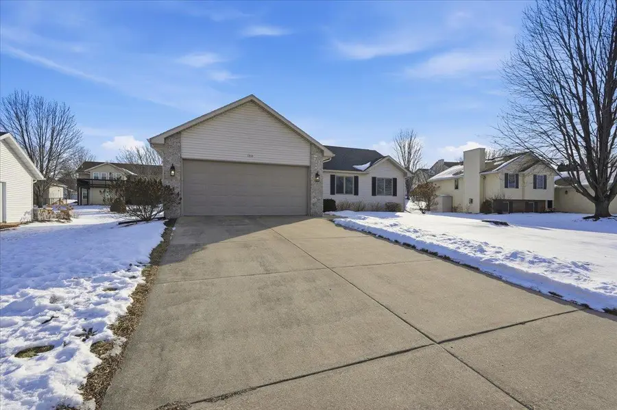 1355 Gray Hawk Way, Sun Prairie, WI 53590 - #3
