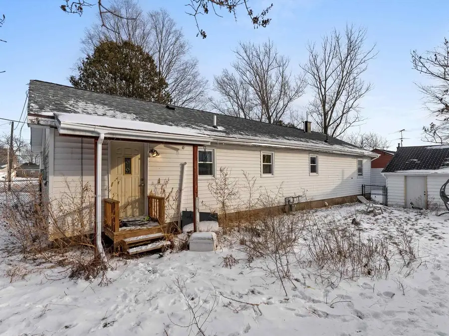 914 S 35th Street, Manitowoc, WI 54220 - Image #2