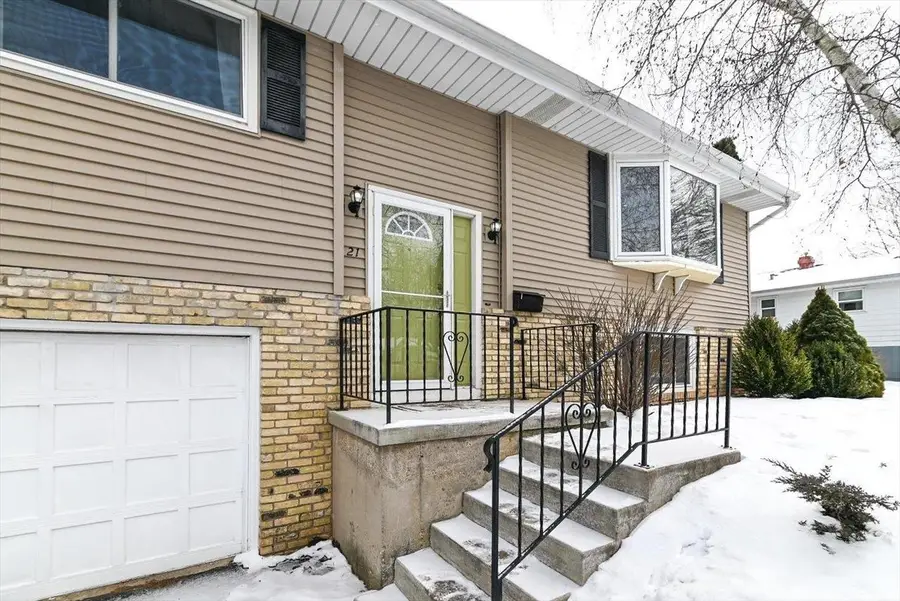 21 Meadowlark Drive, Madison, WI 53714 - #3