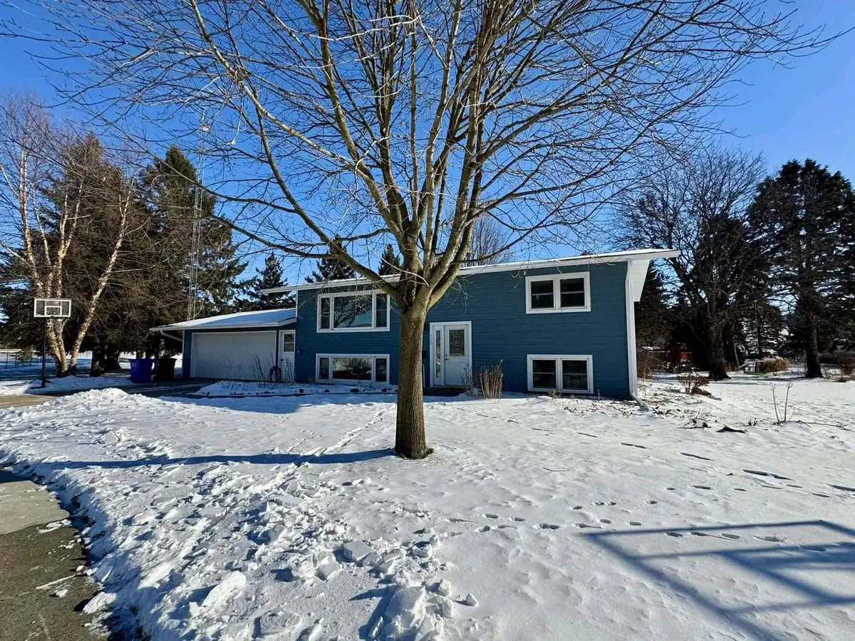122 Circle Drive, Randolph, WI 53956 - Image #1