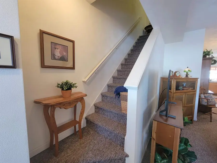 827 Sutherland Avenue, Janesville, WI 53545 - Image #2