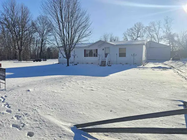 523 County Rd A Road, Oxford, WI 53952