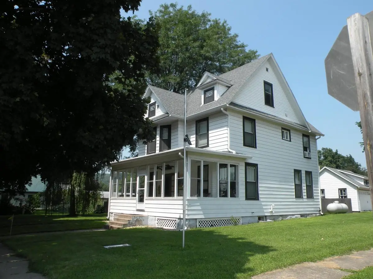 301 W Amelia Street, Cassville, WI 53806 - #1