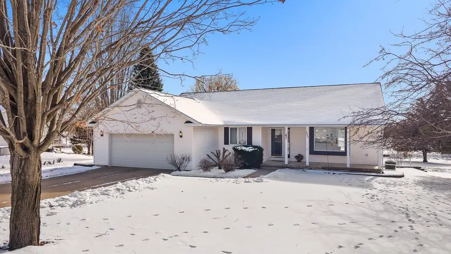 640 Mooreland Circle, Portage, WI 53901 - Image #2