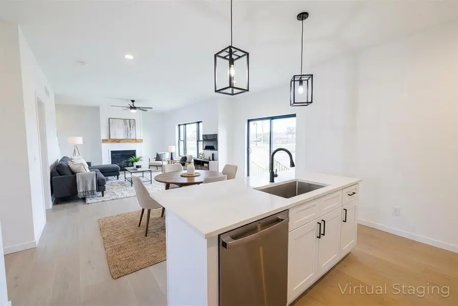 3805 N Woodbury Lane, Janesville, WI 53545 - Image #3