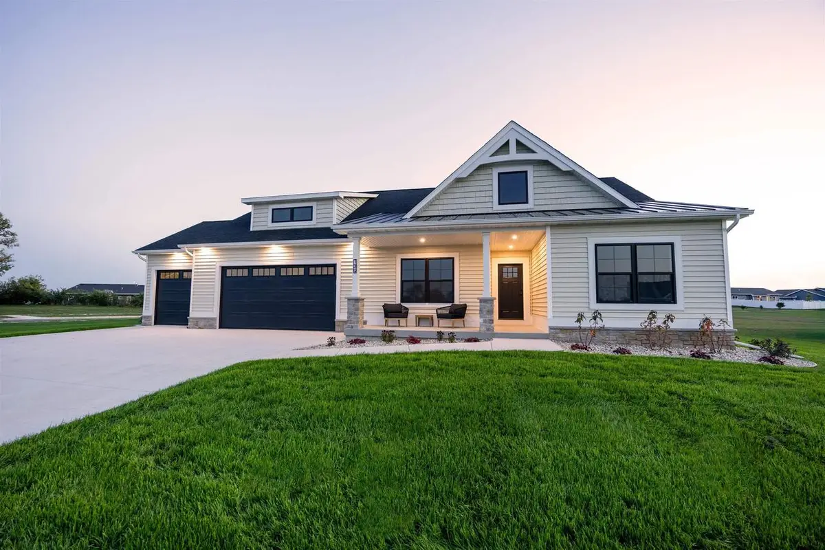 3804 N Woodbury Lane, Janesville, WI 53545 - Image #1