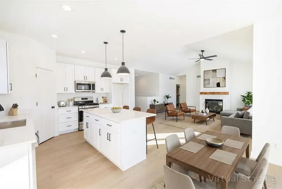 3804 N Woodbury Lane, Janesville, WI 53545 - Image #2