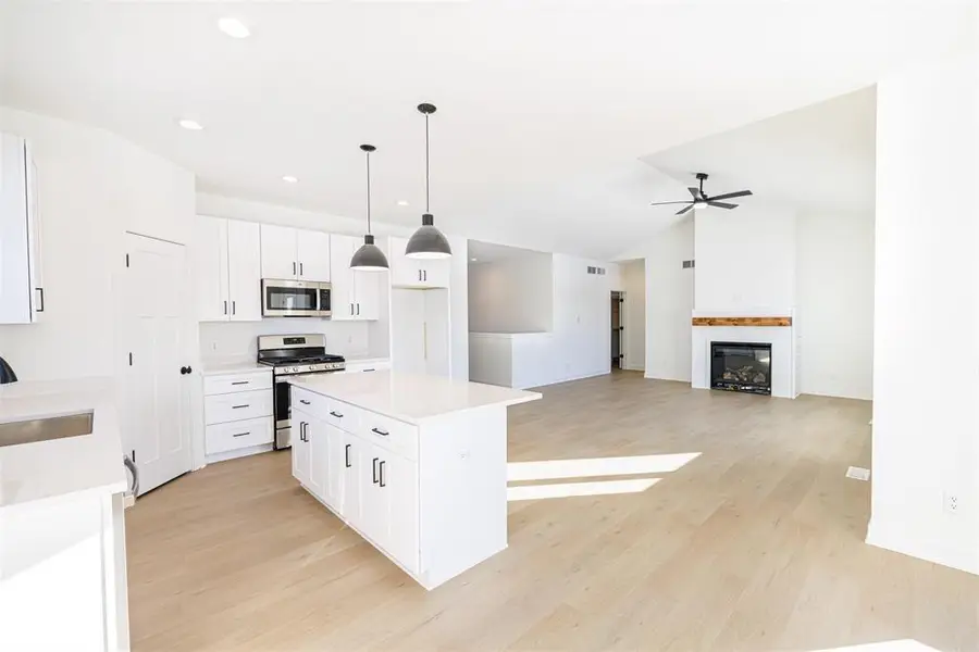 3804 N Woodbury Lane, Janesville, WI 53545 - Image #3