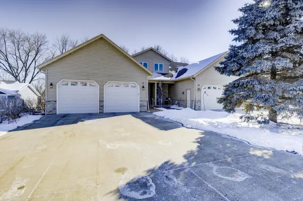 315 Creekside Court, Watertown, WI 53098