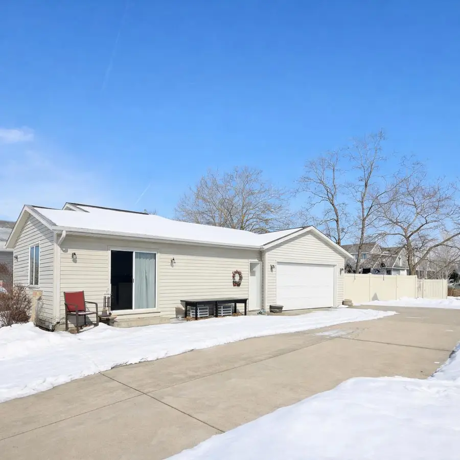 718 Oakwood Lane, Watertown, WI 53094 - #2