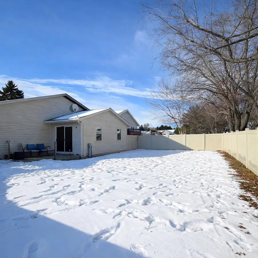 718 Oakwood Lane, Watertown, WI 53094 - #3