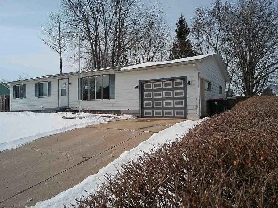 502 Arthur Drive, Clinton, WI 53525 - Image #3