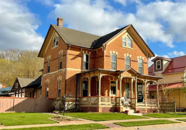 629 Main Street, Mcgregor, IA 52157