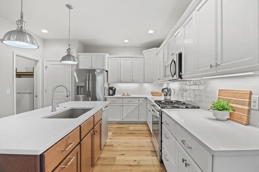 678 Hillcrest Drive, Waunakee, WI 53597 - Image #2