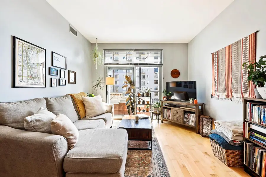 309 W Washington Avenue #502, Madison, WI 53703 - Image #2