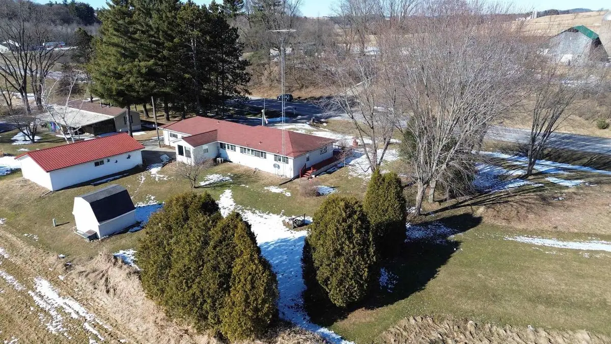 W10035 Highway 82, Elroy, WI 53929 - #1