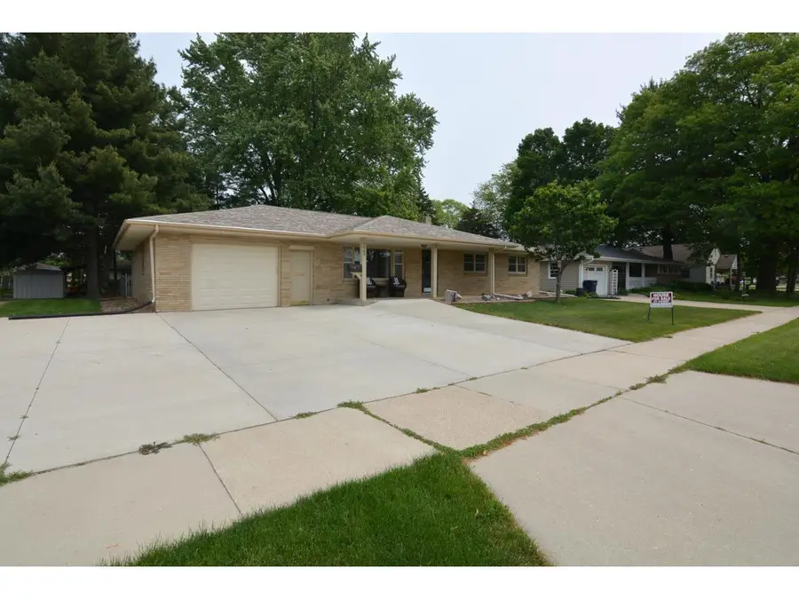 1909 E Memorial Drive, Janesville, WI 53545 - #2