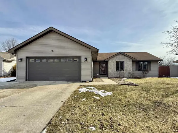 2656 N Wuthering Hills Drive, Janesville, WI 53546