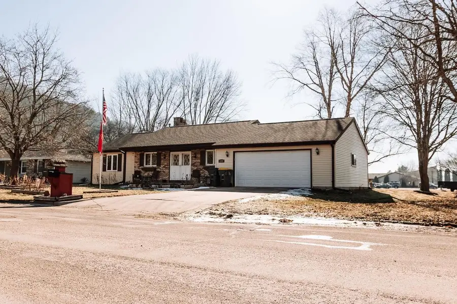 1202 E Iowa Street, Prairie Du Chien, WI 53821 - #3