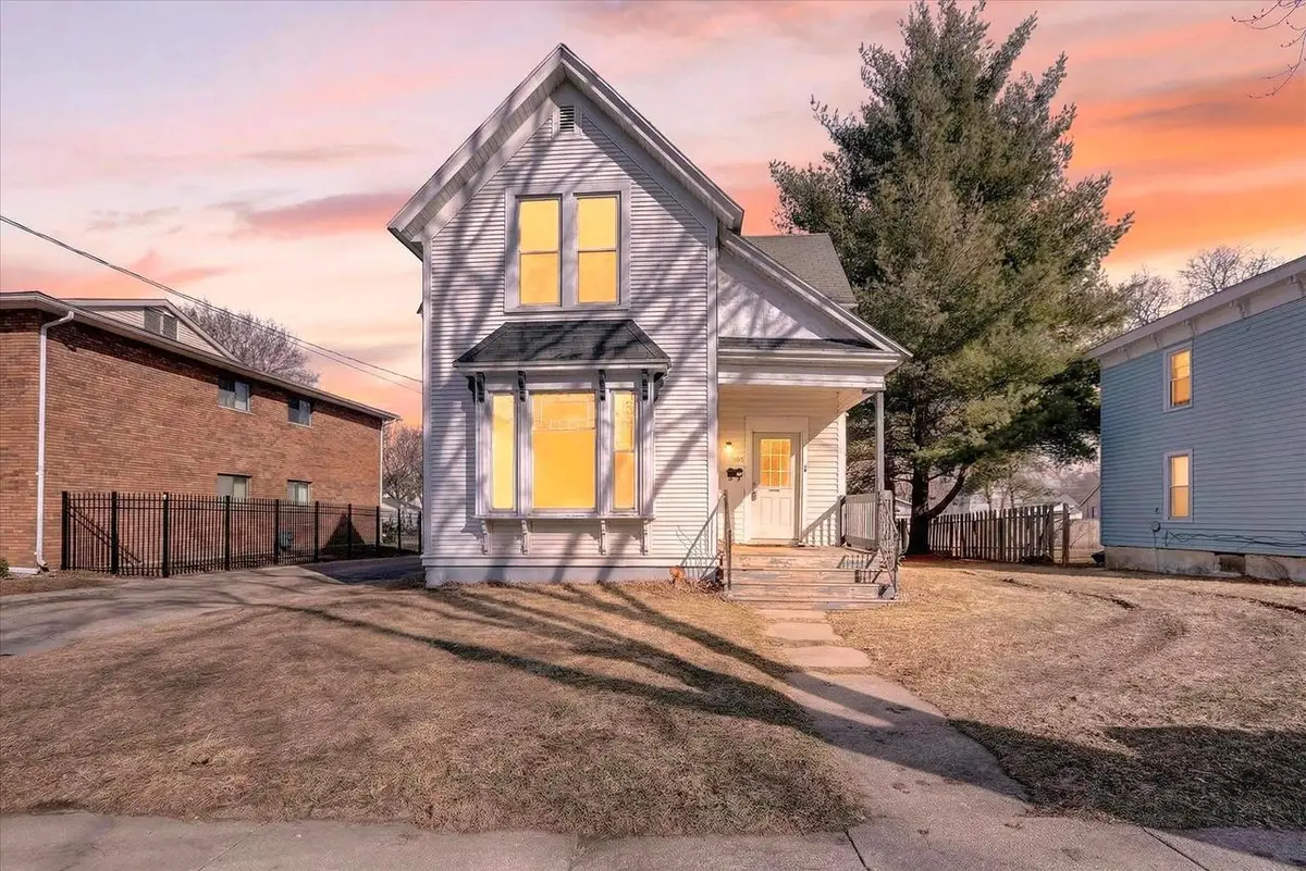 905 W Grand Avenue, Beloit, WI 53511 - #1