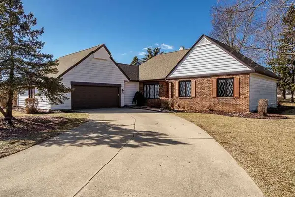 3168 S High Crest Road, Beloit, WI 53511