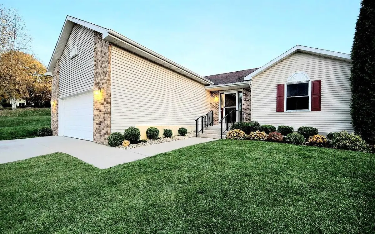 613 Lucky Trail, Mount Horeb, WI 53572 - #1