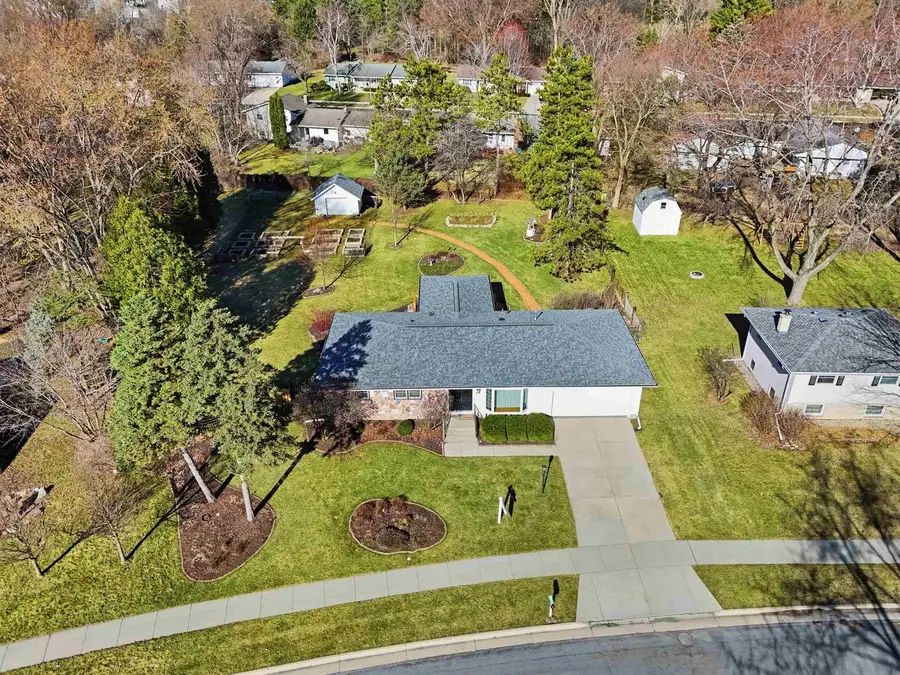 414 Woodview Drive, Sun Prairie, WI 53590 - #2