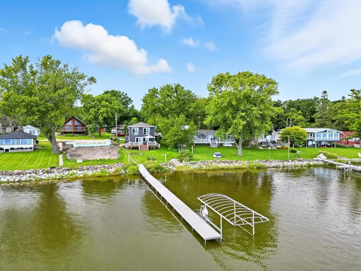 9595 W Lake Drive, Edgerton, WI 53534 - #1