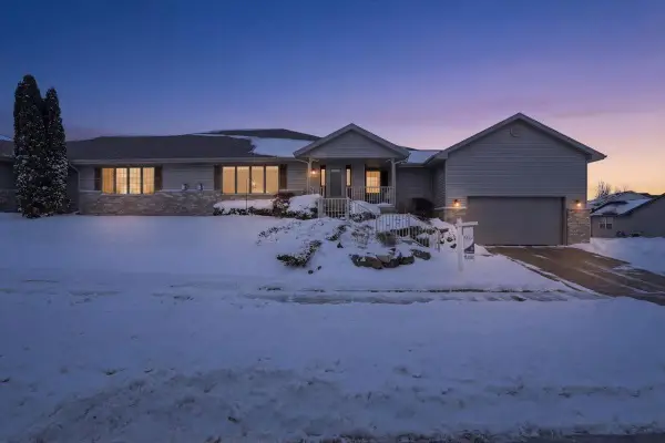 375 Alpine Parkway, Oregon, WI 53575