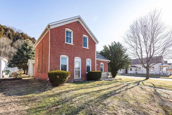 421 E Dewey Street, Cassville, WI 53811