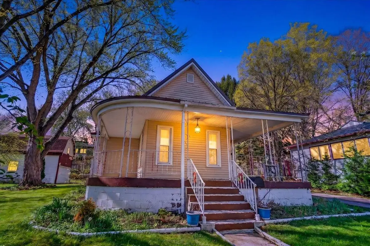 519 5th Avenue, Baraboo, WI 53913 - #1