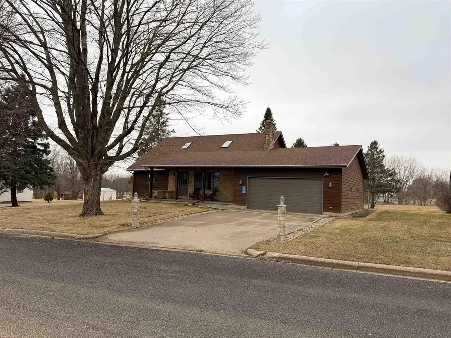 215 S Park Street, Livingston, WI 53554 - #2