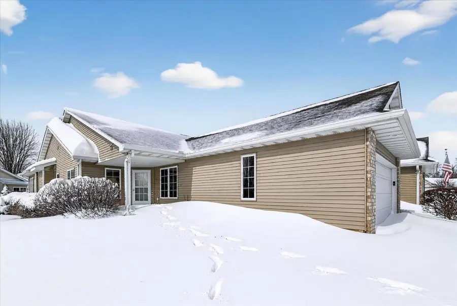 608 Springbrook Circle, Deforest, WI 53532 - #2