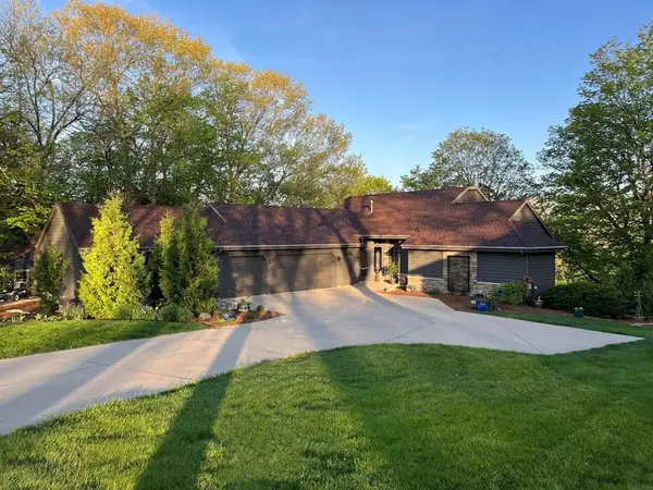 9445 N Arrowhead Shores Road, Edgerton, WI 53534
