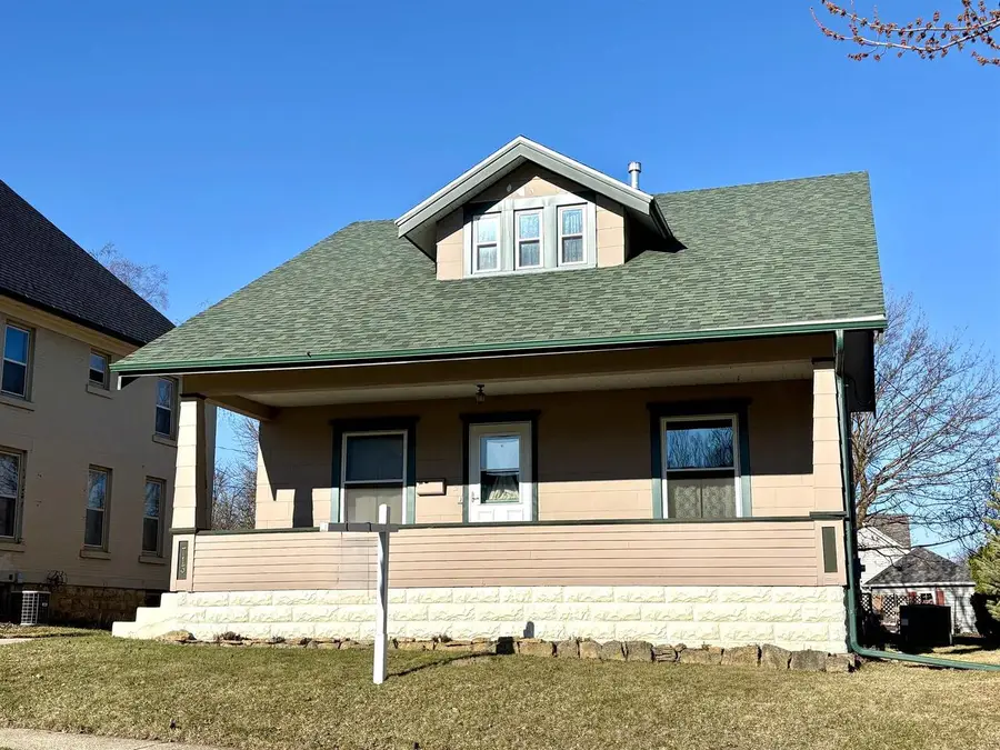 713 19th Avenue, Monroe, WI 53566 - #2