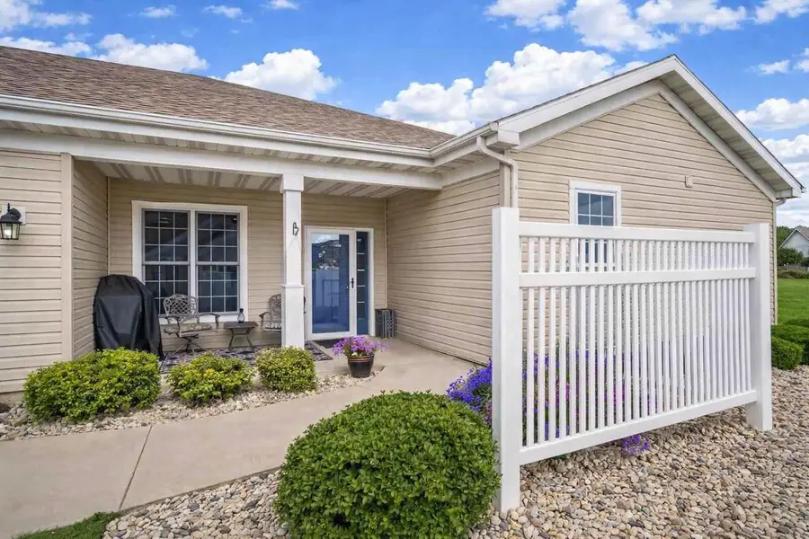 3331 N Stone Creek Circle, Madison, WI 53719 - #3