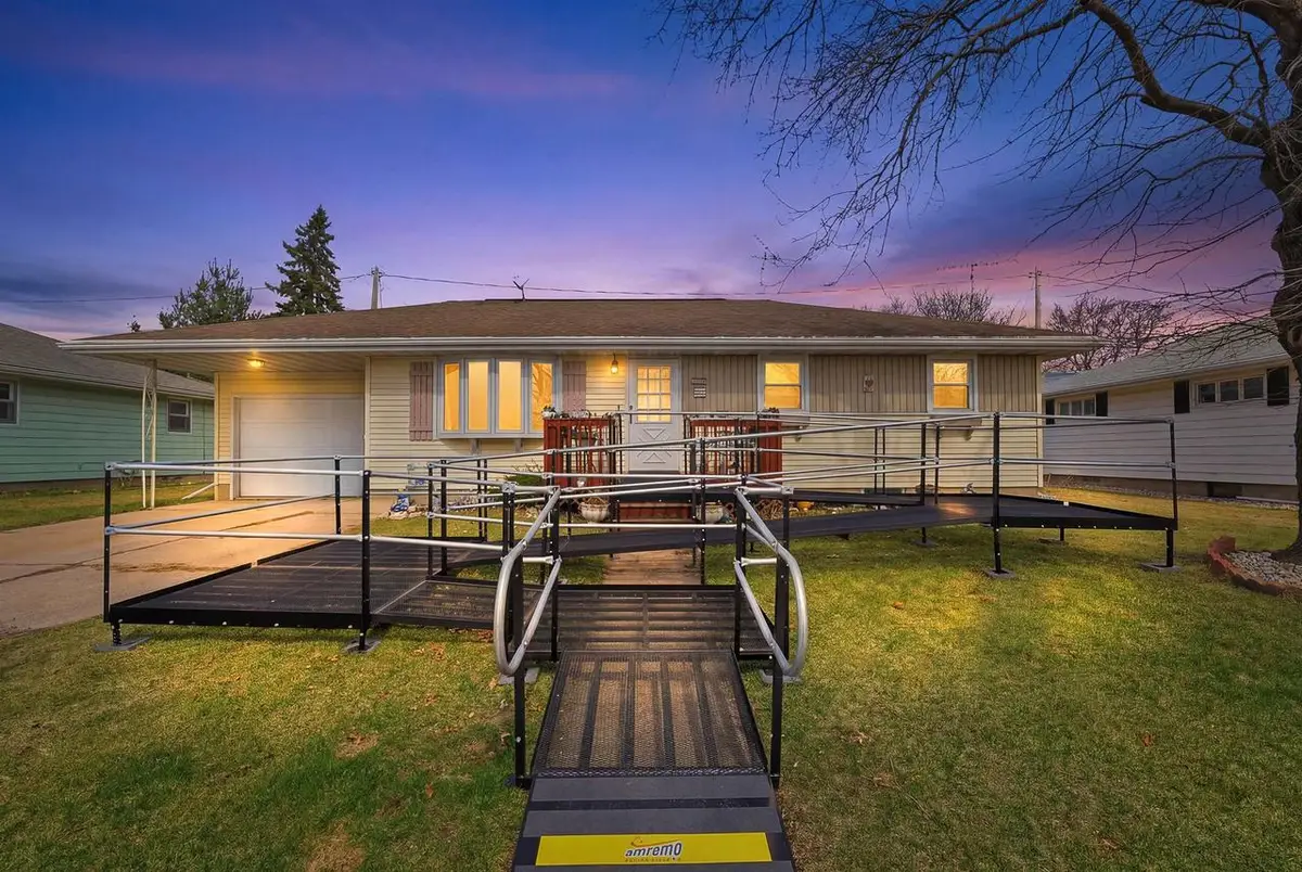 522 W Lincoln Street, Waupun, WI 53963 - #1