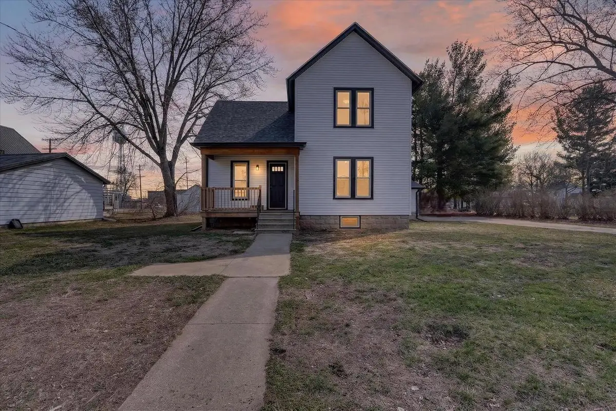 1104 W 5th Avenue, Brodhead, WI 53520 - #1