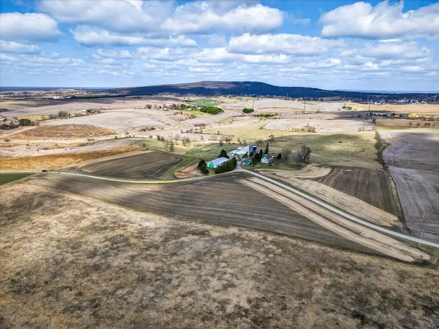 11040 Straubhaar Road, Blue Mounds, WI 53517 - #3