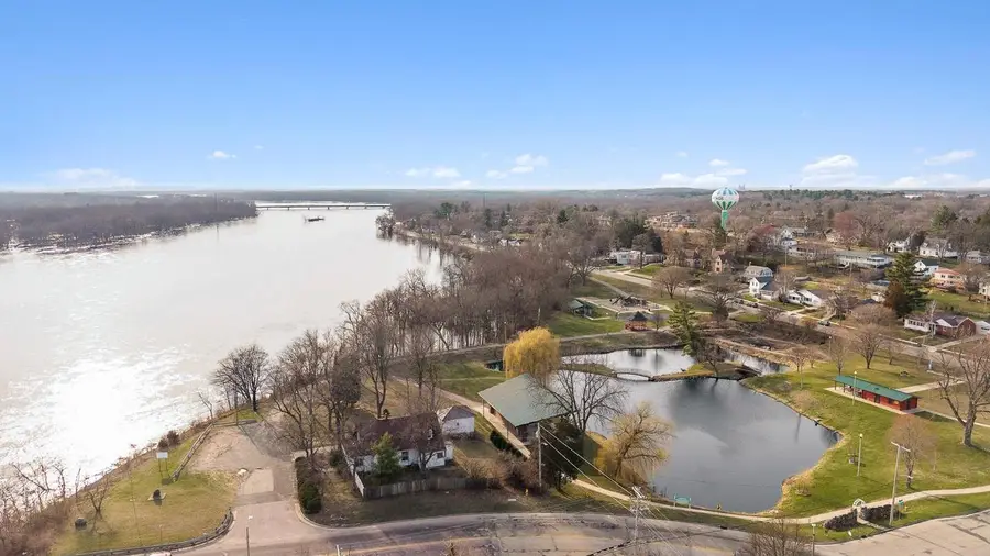 809 W Edgewater Street, Portage, WI 53901 - #2