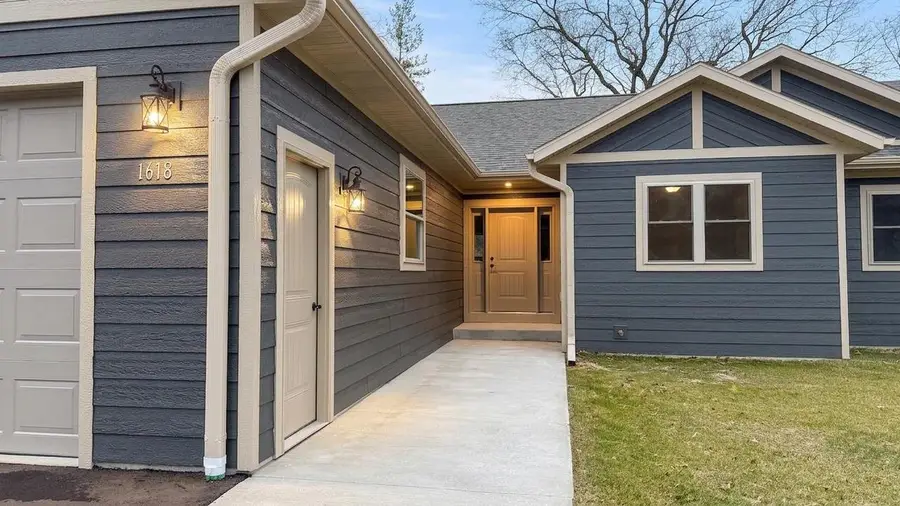 1618 Michigan Avenue, Wisconsin Dells, WI 53965 - #2