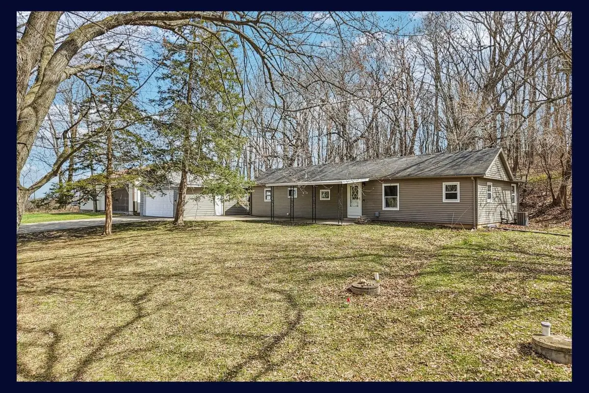 5040 Crestview Road, Marshall, WI 53559 - #1
