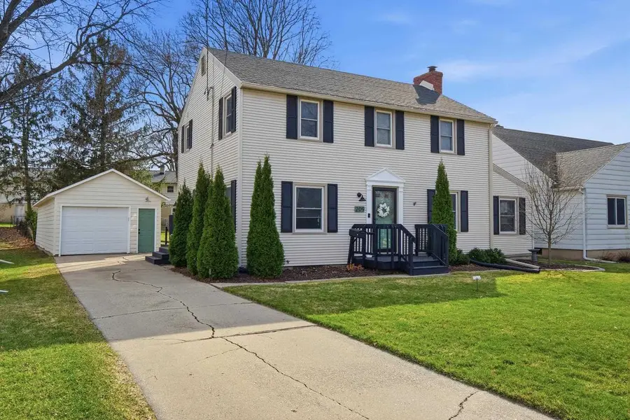 209 Oak Street, Sun Prairie, WI 53590 - #2