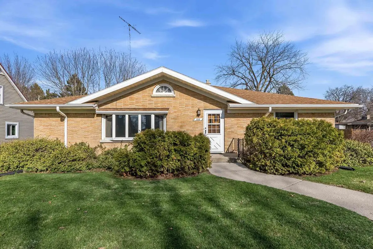 609 Greenfield Avenue, Beaver Dam, WI 53916 - #1