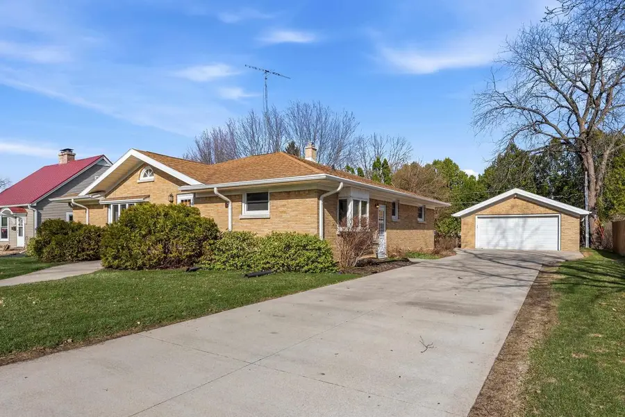 609 Greenfield Avenue, Beaver Dam, WI 53916 - #2