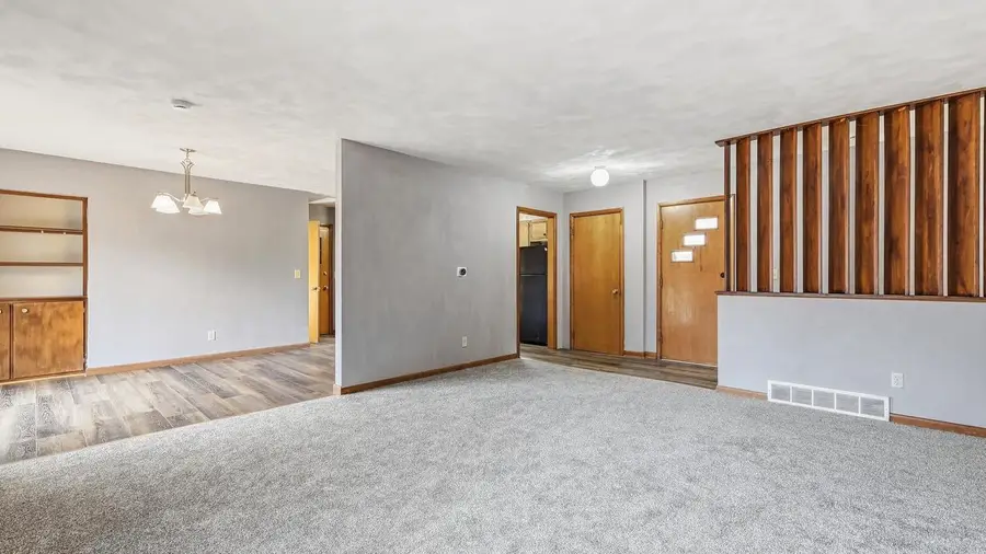 1155 Sunset Drive, Platteville, WI 53818 - #3