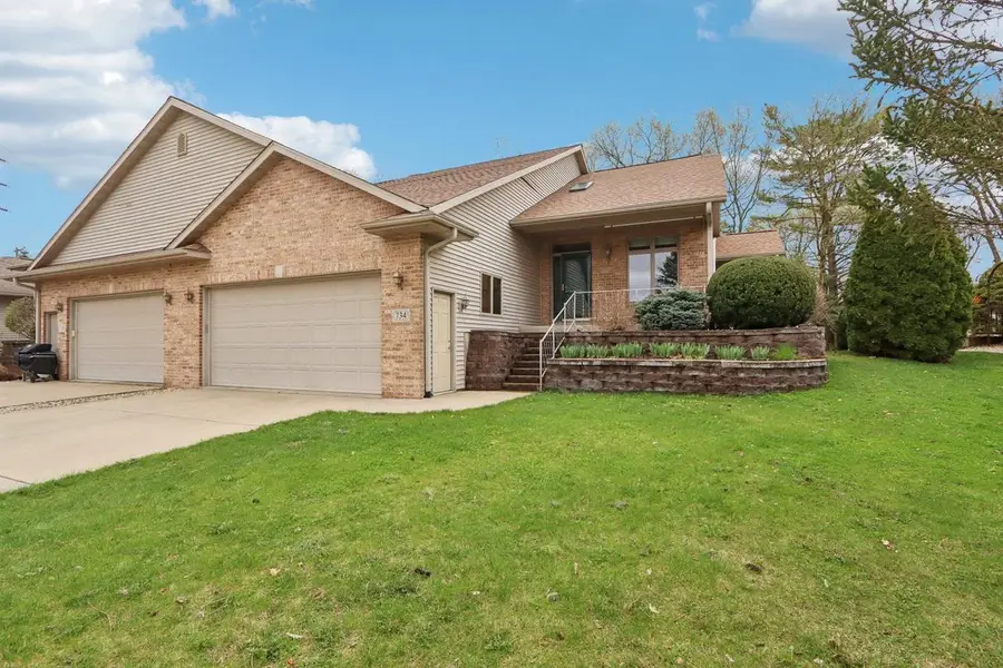 734 8th Street, Prairie Du Sac, WI 53578 - #3